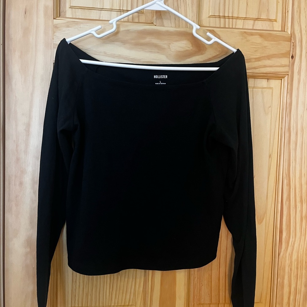 Hollister Women's Elegant Black Long Sleeve Top